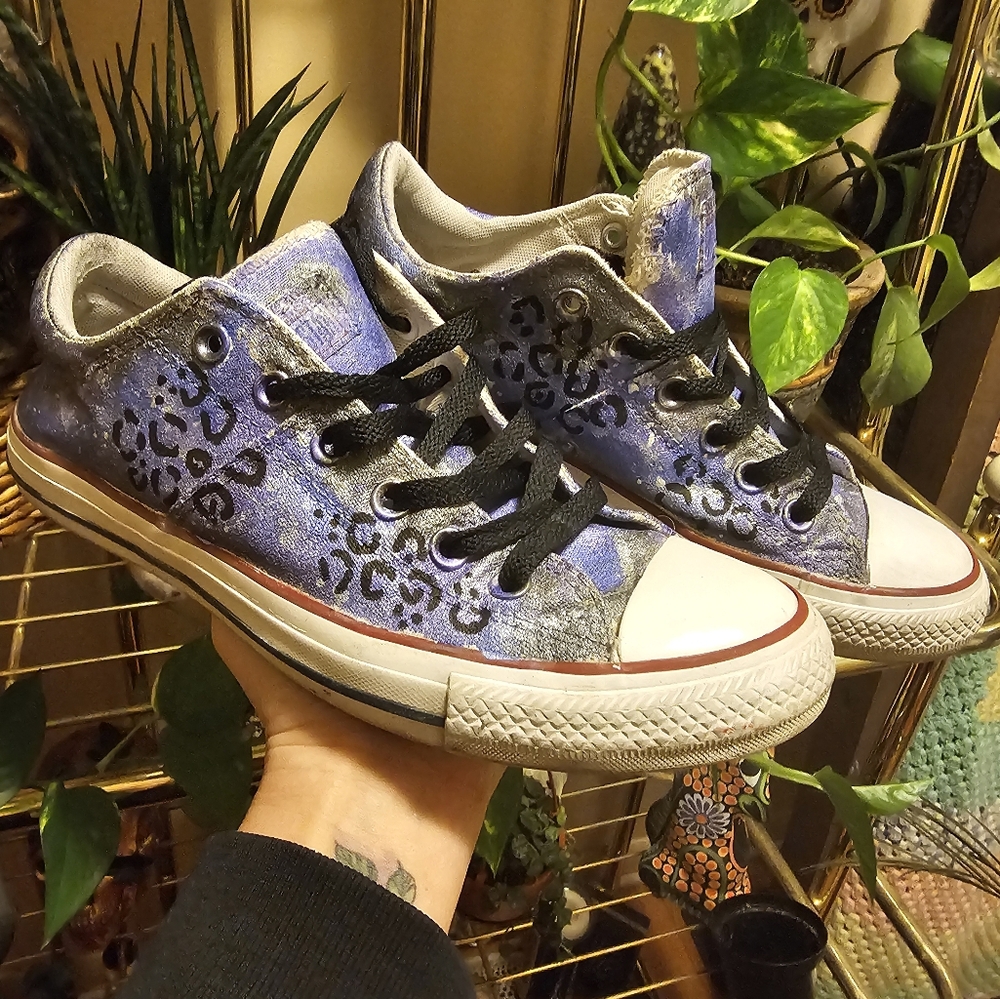 Galaxy leopard chucks